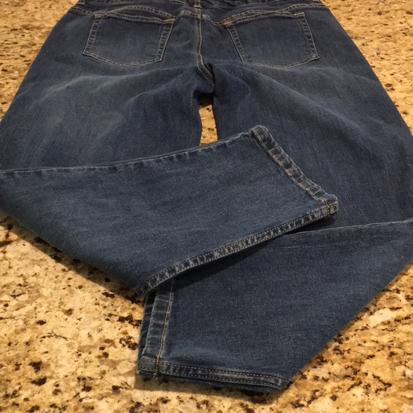 Liz Claiborne Women’s Straight Leg Jeans Size 16 S Flawless Pre-Loved Condition - Picture 5 of 8